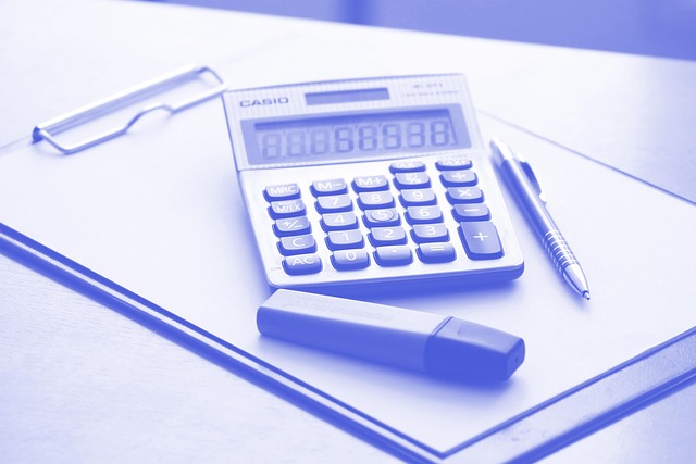 Illustration d’une calculette pour représenter le calcul de la valeur d’une action